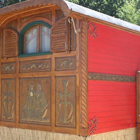 La Roulotte "Les Saintes" Bed & Breakfast Екстериор снимка