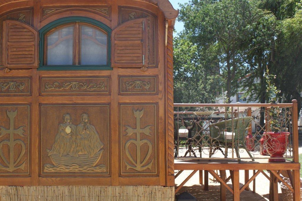 La Roulotte "Les Saintes" Bed & Breakfast Екстериор снимка