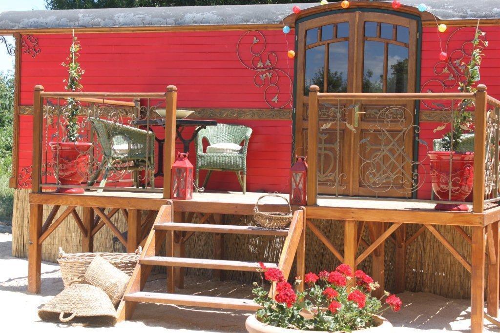 La Roulotte "Les Saintes" Bed & Breakfast Екстериор снимка